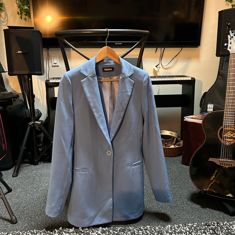 Very stylish blazer, size M, like new.
